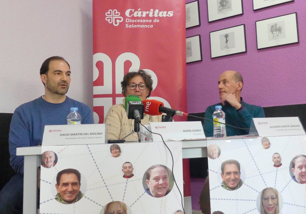 David Martín, María Gomes y Alfonso García en 'Padre Damián' durante la presentación de la campaña 'Personas Sin Hogar 2023'.