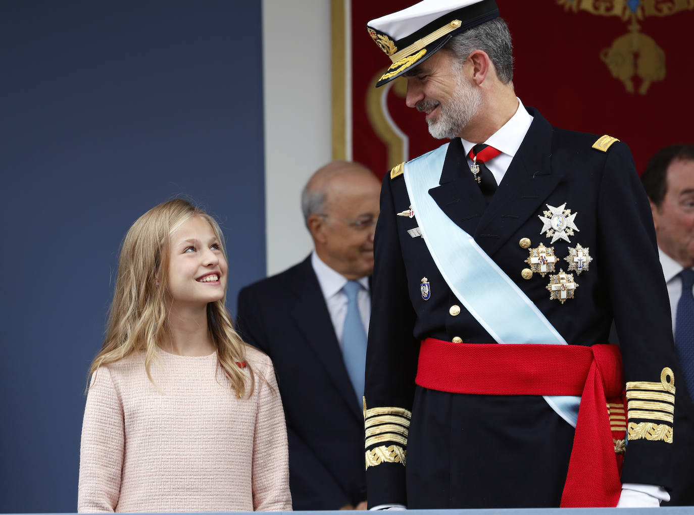 Fotografía de archivo la Princesa Leonor junto a su padre, el rey Felipe VI, el día de la Fiesta Nacional el 12 de octubre de 2019