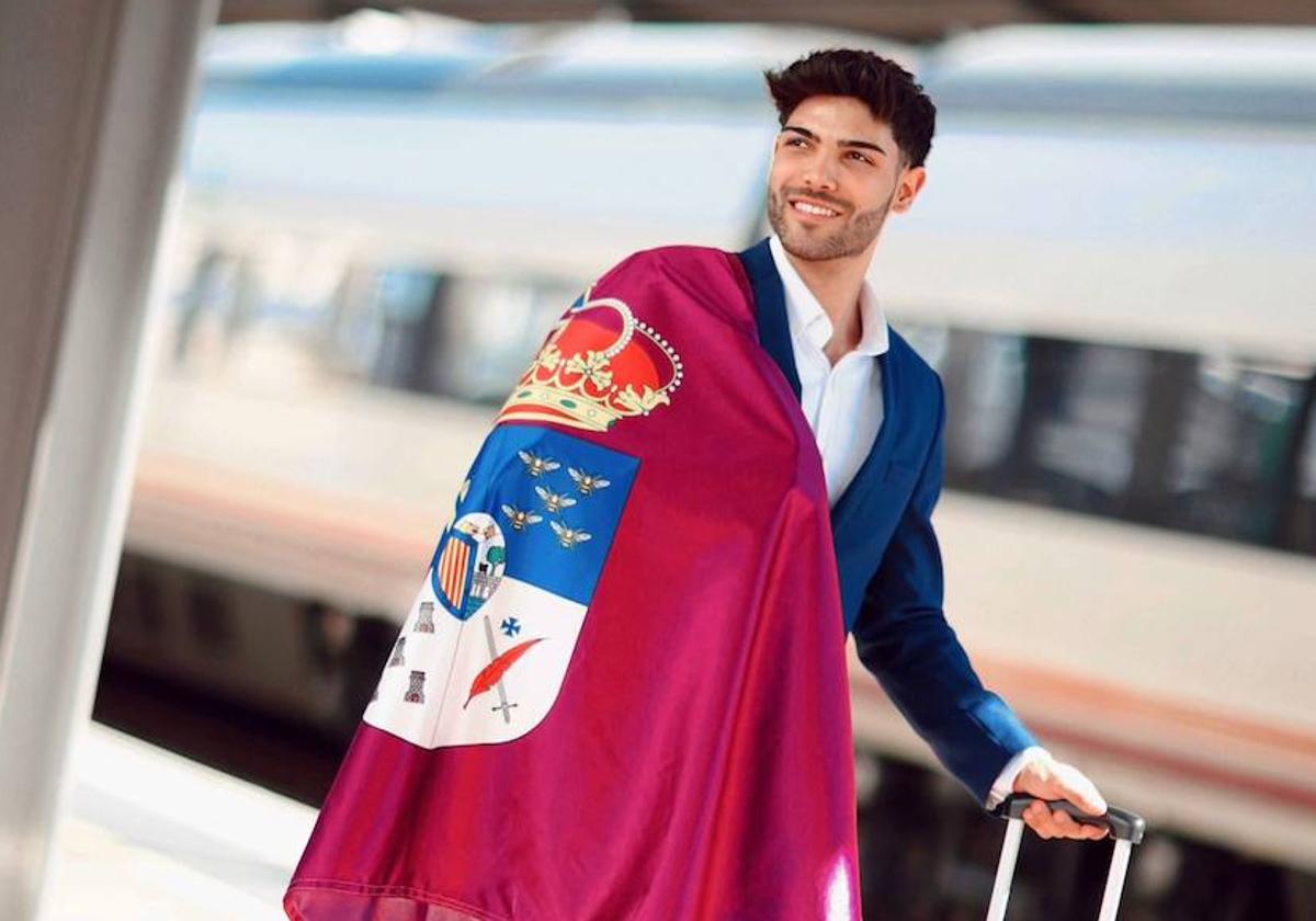 El modelo Joel González con la bandera de Salamanca.