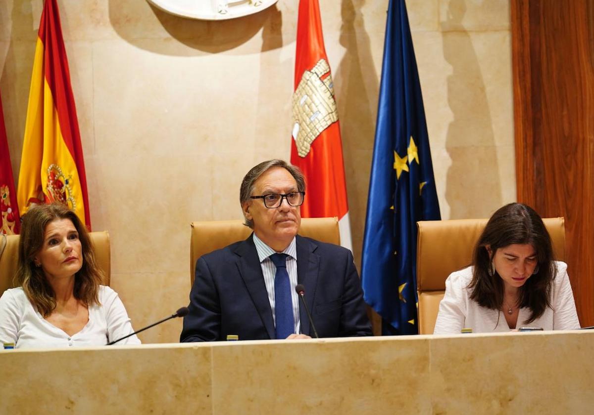 El alcalde Carlos García Carbayo en el Pleno del Ayuntamiento de la mañana de este viernes