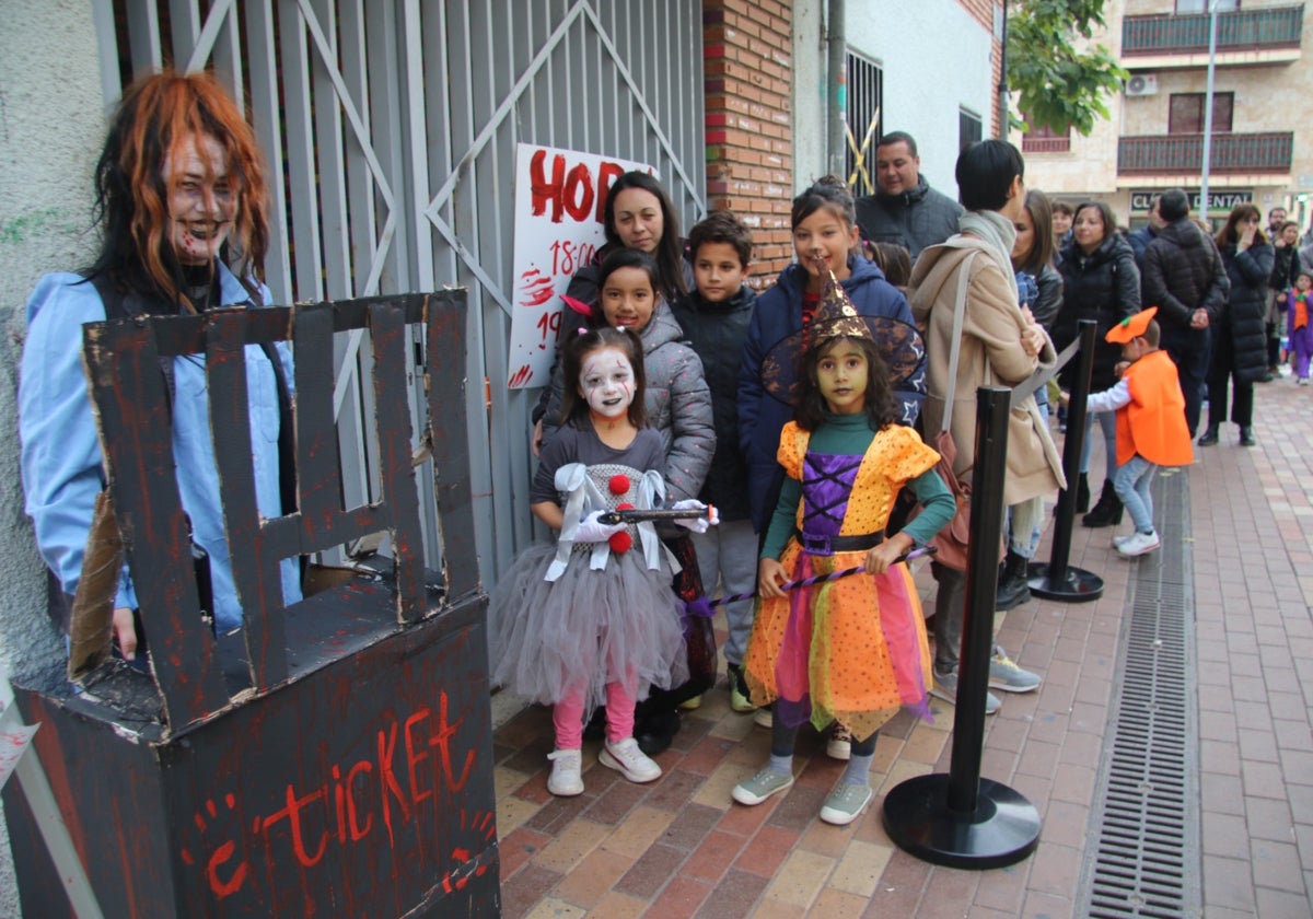 Los niños de Santa Marta, Villares, Aldeatejada y Villamayor, los primeros en celebrar la fiesta de Halloween