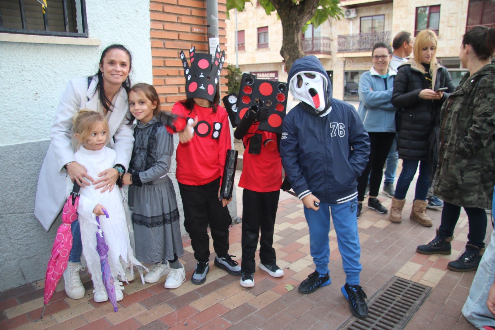 Los niños de Santa Marta, Villares, Aldeatejada y Villamayor, los primeros en celebrar la fiesta de Halloween