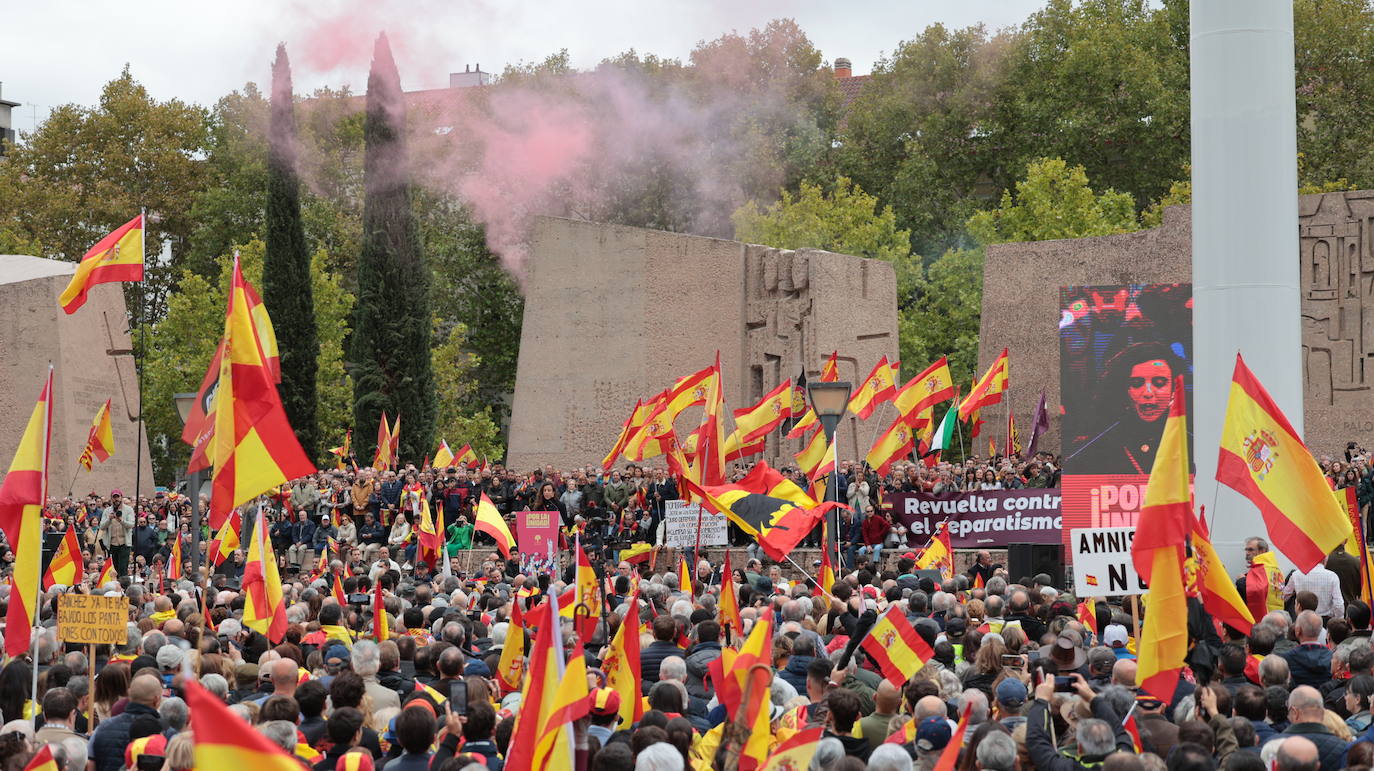 Más de 100.000 personas protestan contra la amnistía en Colón: &quot;¡Sánchez traidor!&quot;