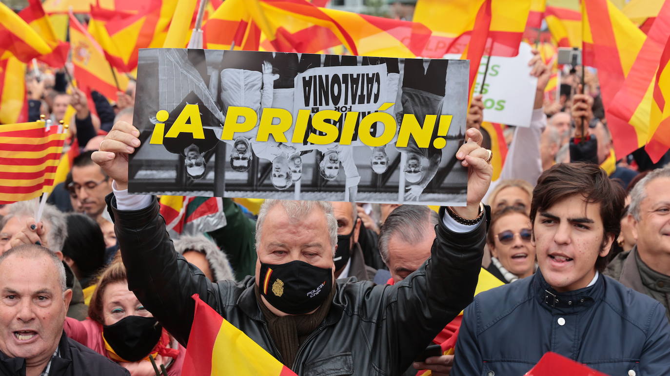 Más de 100.000 personas protestan contra la amnistía en Colón: &quot;¡Sánchez traidor!&quot;