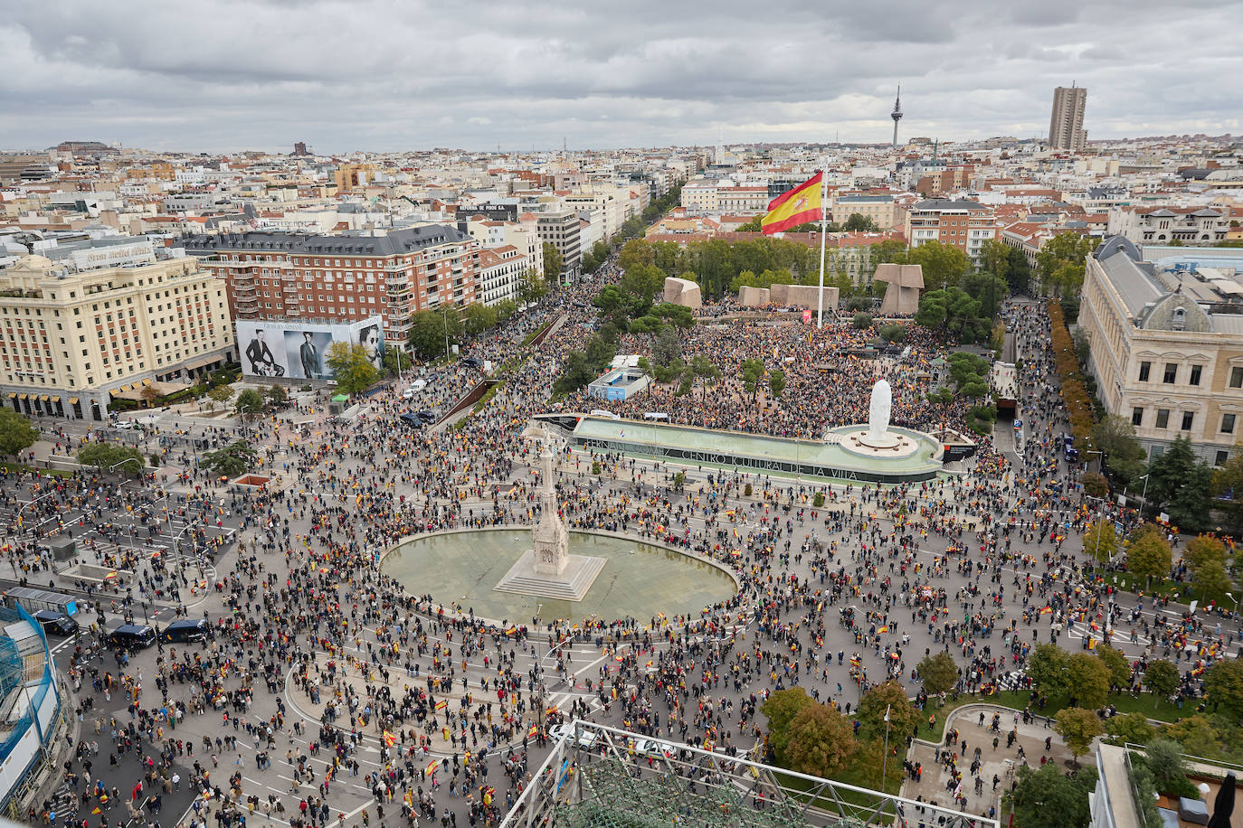 Más de 100.000 personas protestan contra la amnistía en Colón: &quot;¡Sánchez traidor!&quot;