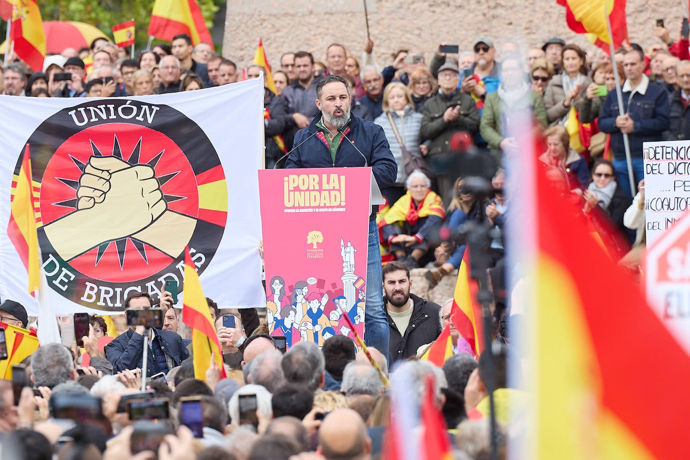 Más de 100.000 personas protestan contra la amnistía en Colón: &quot;¡Sánchez traidor!&quot;