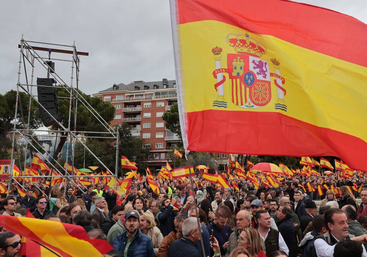 Más de 100.000 personas protestan contra la amnistía en Colón: &quot;¡Sánchez traidor!&quot;