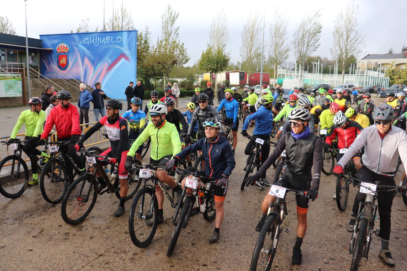 Guijuelo disfruta con la VIII Jamountain bike solidaria