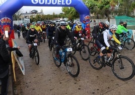 La carrera comenzó en el entorno del pabellón municipal de deportes de Guijuelo