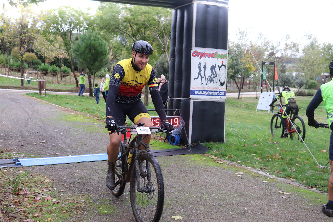 Guijuelo disfruta con la VIII Jamountain bike solidaria