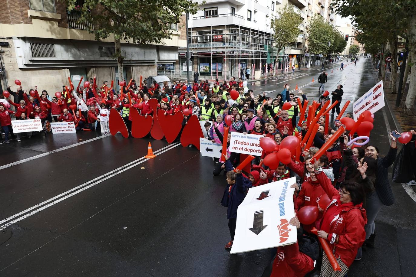 Salamanca llena sus calles con un nuevo éxito de la Carrera de los Mil Pasos