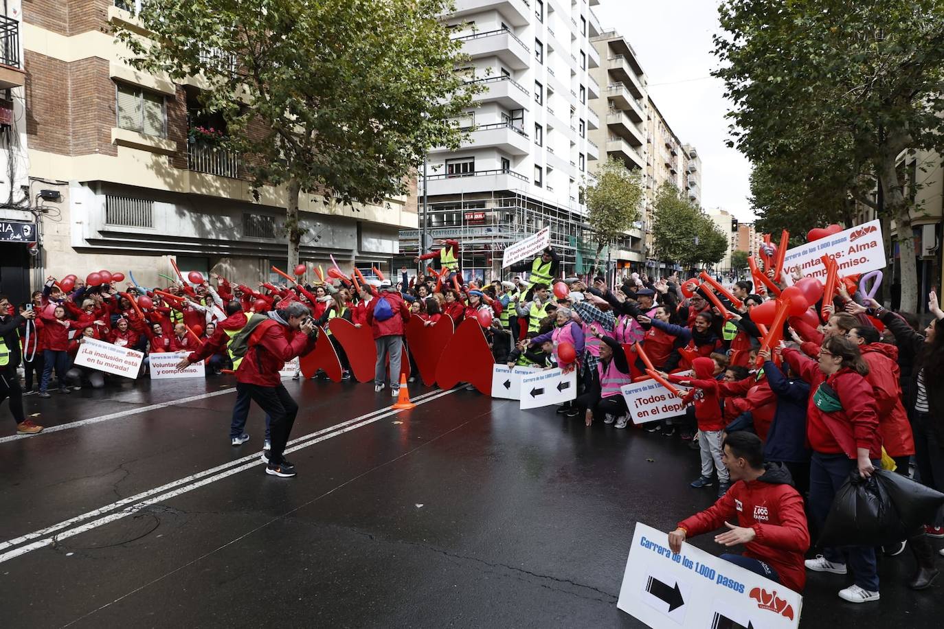 Salamanca llena sus calles con un nuevo éxito de la Carrera de los Mil Pasos