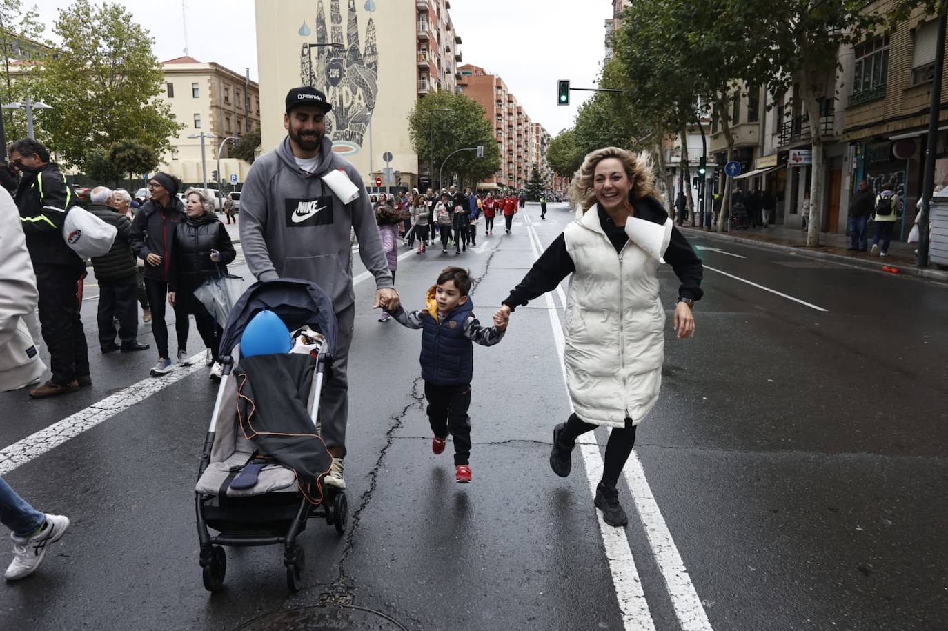 Salamanca llena sus calles con un nuevo éxito de la Carrera de los Mil Pasos