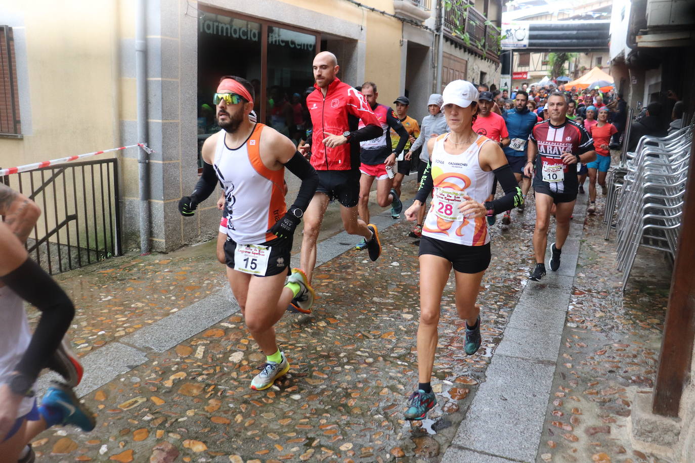 La lluvia no puede con la carrera de los lagares rupestres de San Esteban de la Sierra