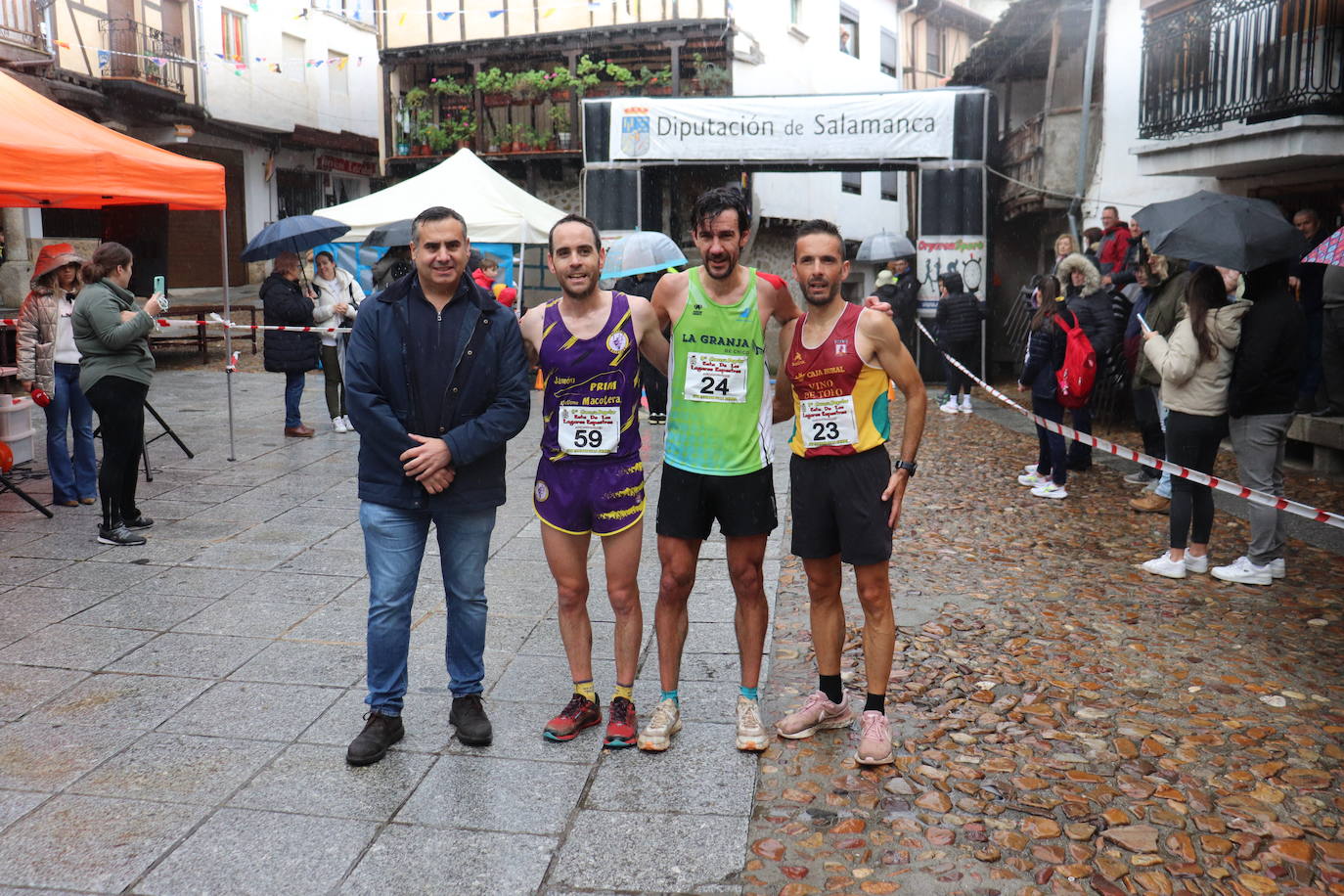 La lluvia no puede con la carrera de los lagares rupestres de San Esteban de la Sierra