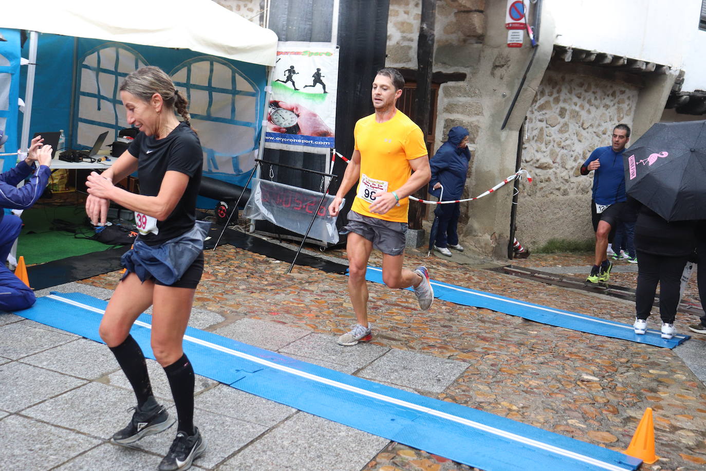 La lluvia no puede con la carrera de los lagares rupestres de San Esteban de la Sierra