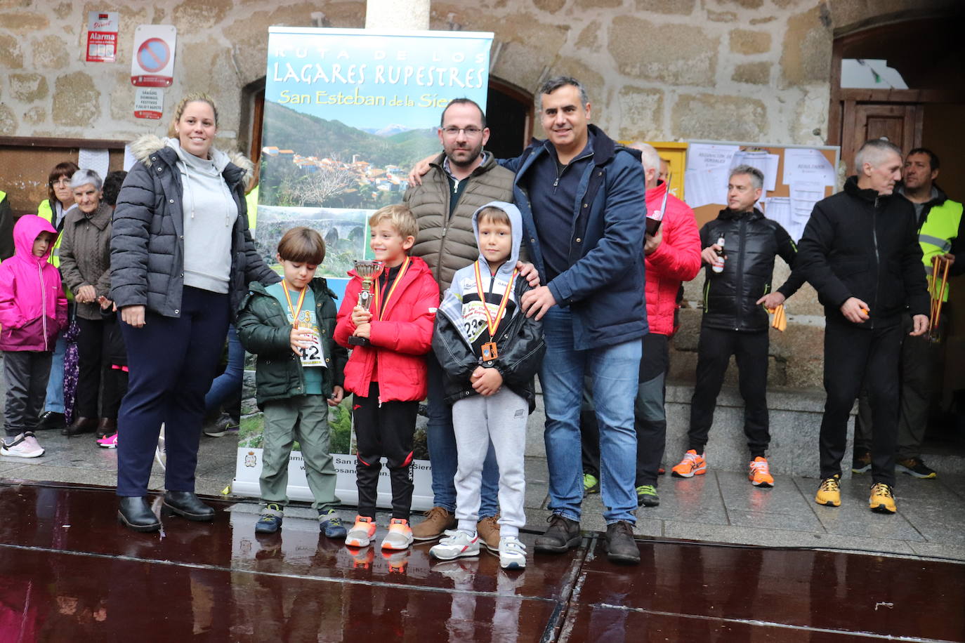 La lluvia no puede con la carrera de los lagares rupestres de San Esteban de la Sierra