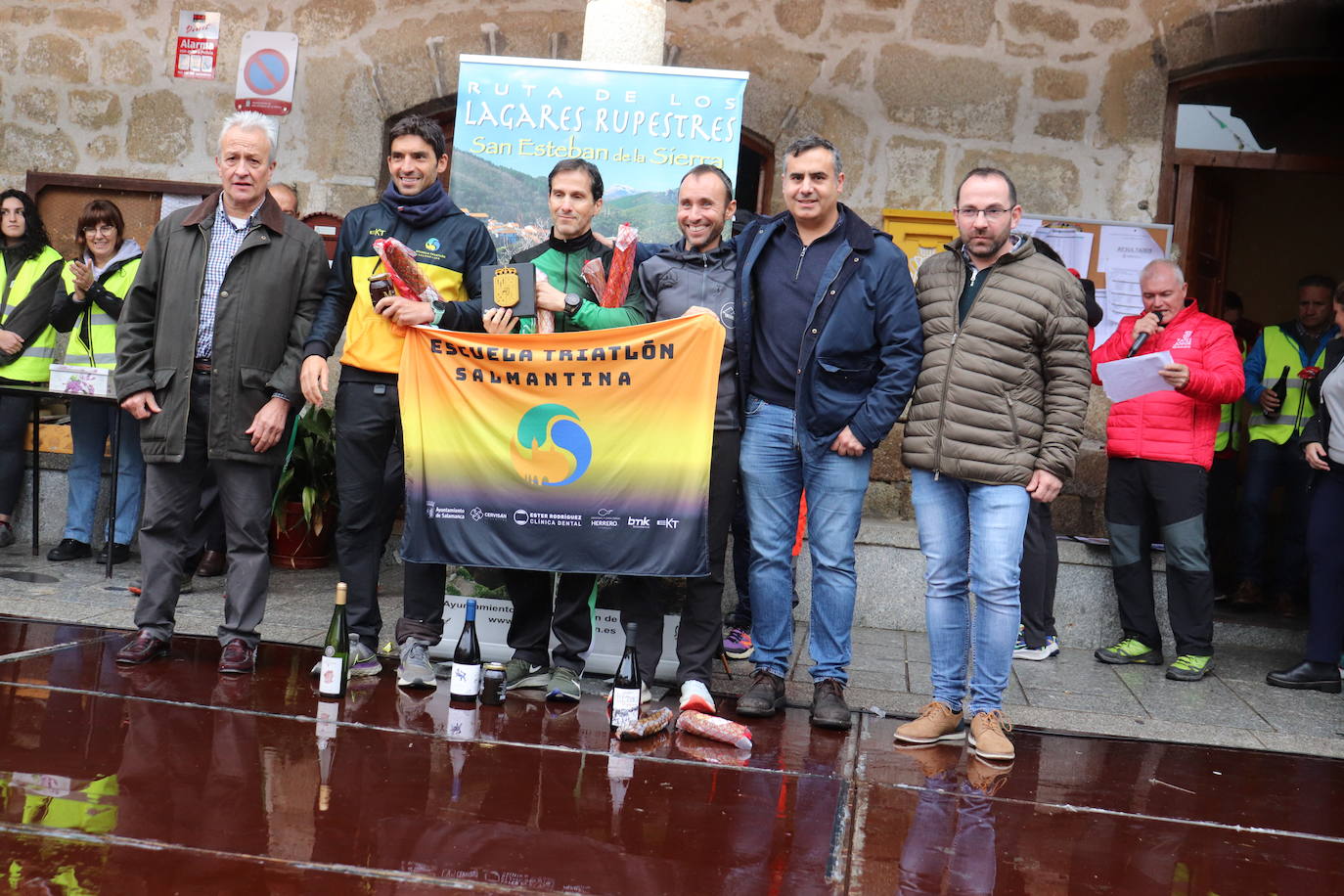 La lluvia no puede con la carrera de los lagares rupestres de San Esteban de la Sierra