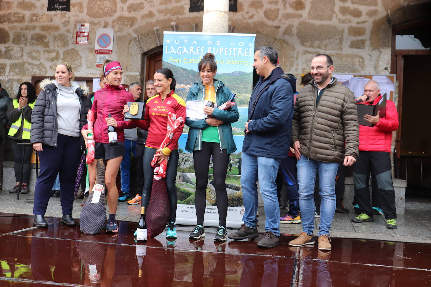 La lluvia no puede con la carrera de los lagares rupestres de San Esteban de la Sierra