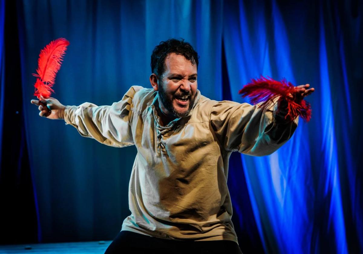 El actor y director salmantino Antonio Velasco, interpretando 'El manuscrito de Indias'.