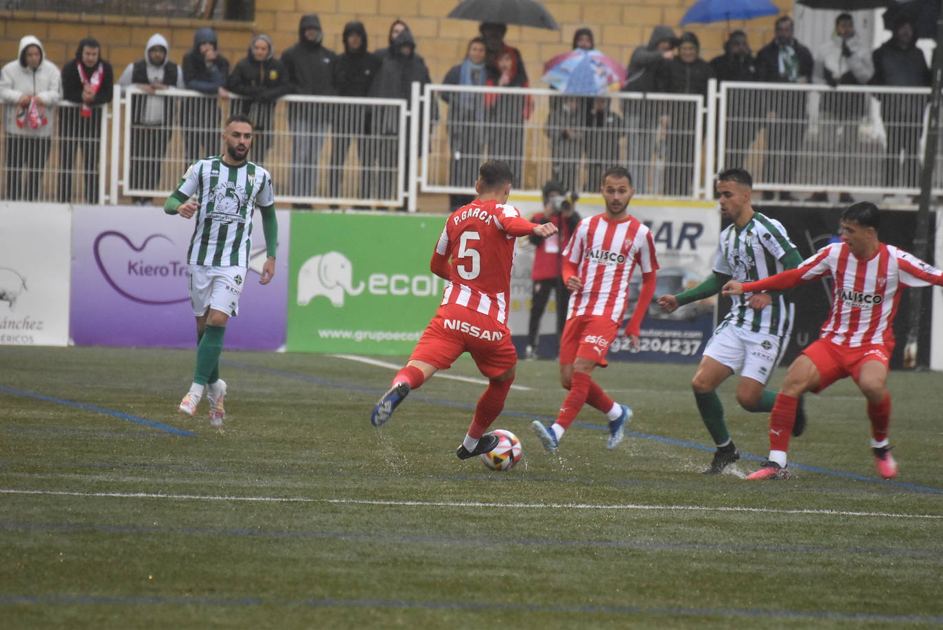 La primera visita del Sporting de Gijón a Guijuelo, en imágenes
