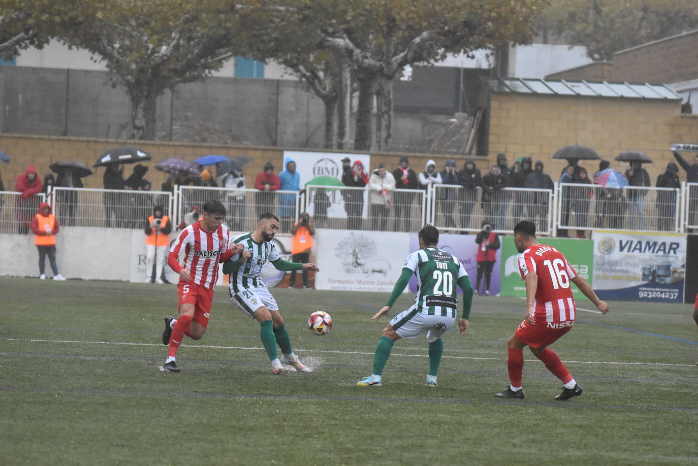 La primera visita del Sporting de Gijón a Guijuelo, en imágenes