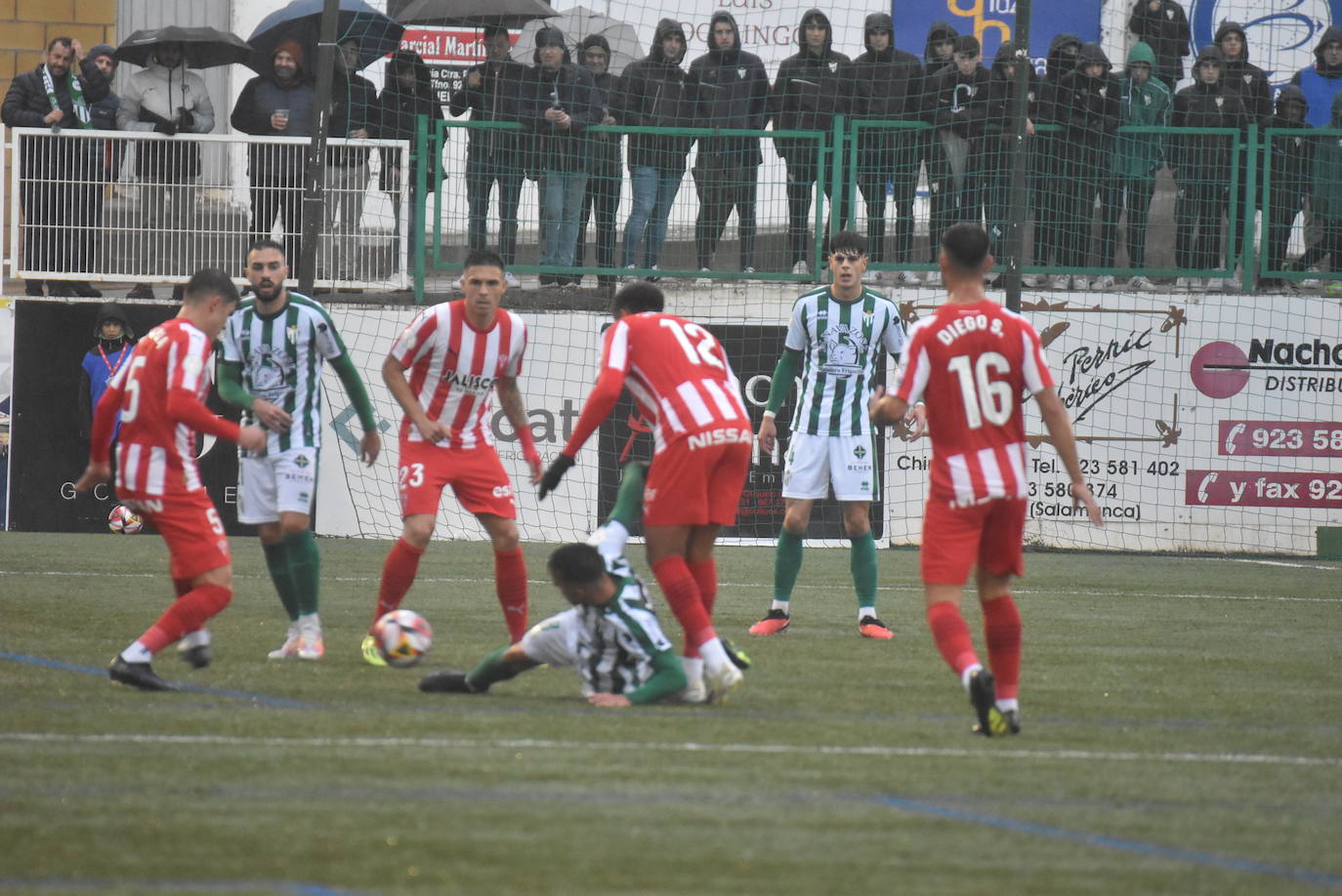 La primera visita del Sporting de Gijón a Guijuelo, en imágenes