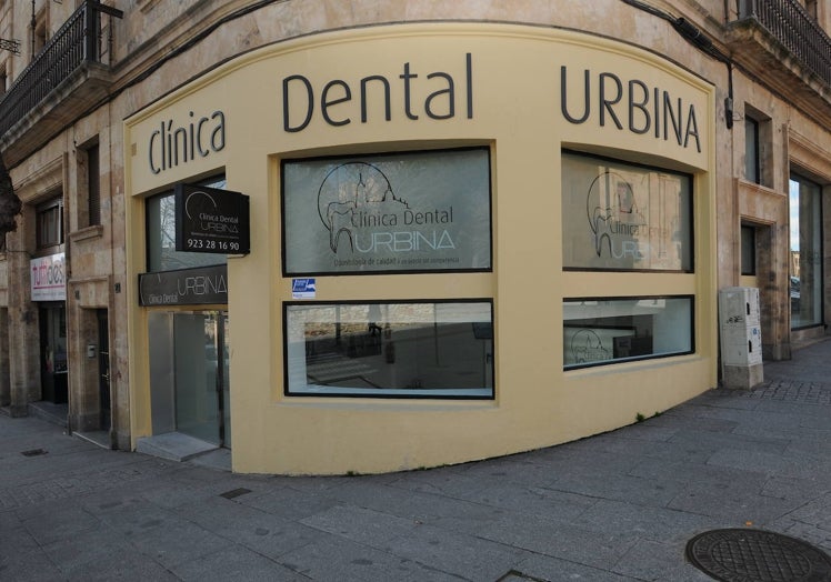 Exterior de la Clínica Dental Urbina.