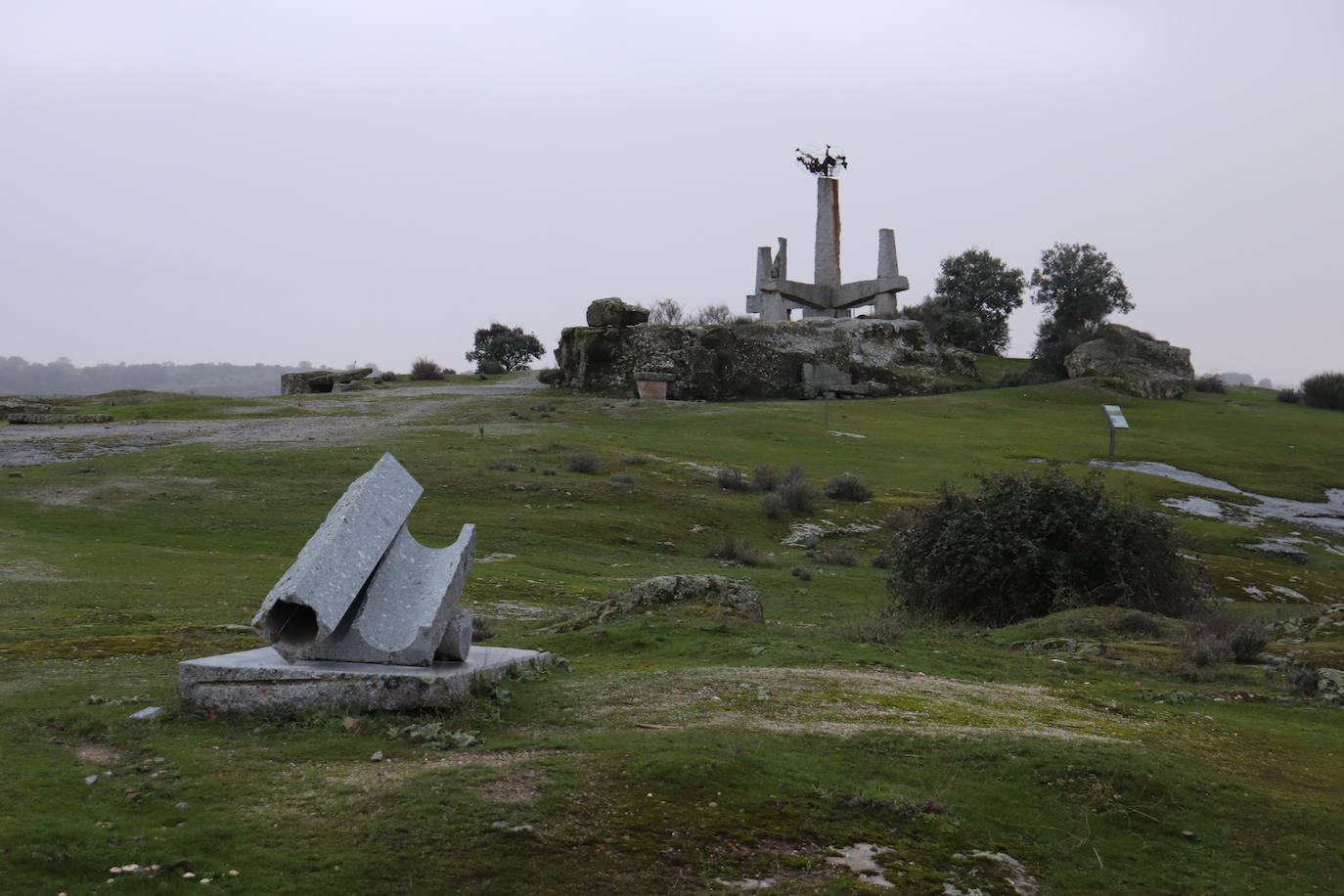 Los Santos reinaugura su parque del granito con un homenaje a su alcalde por 32 años, Javier Álvarez Merino