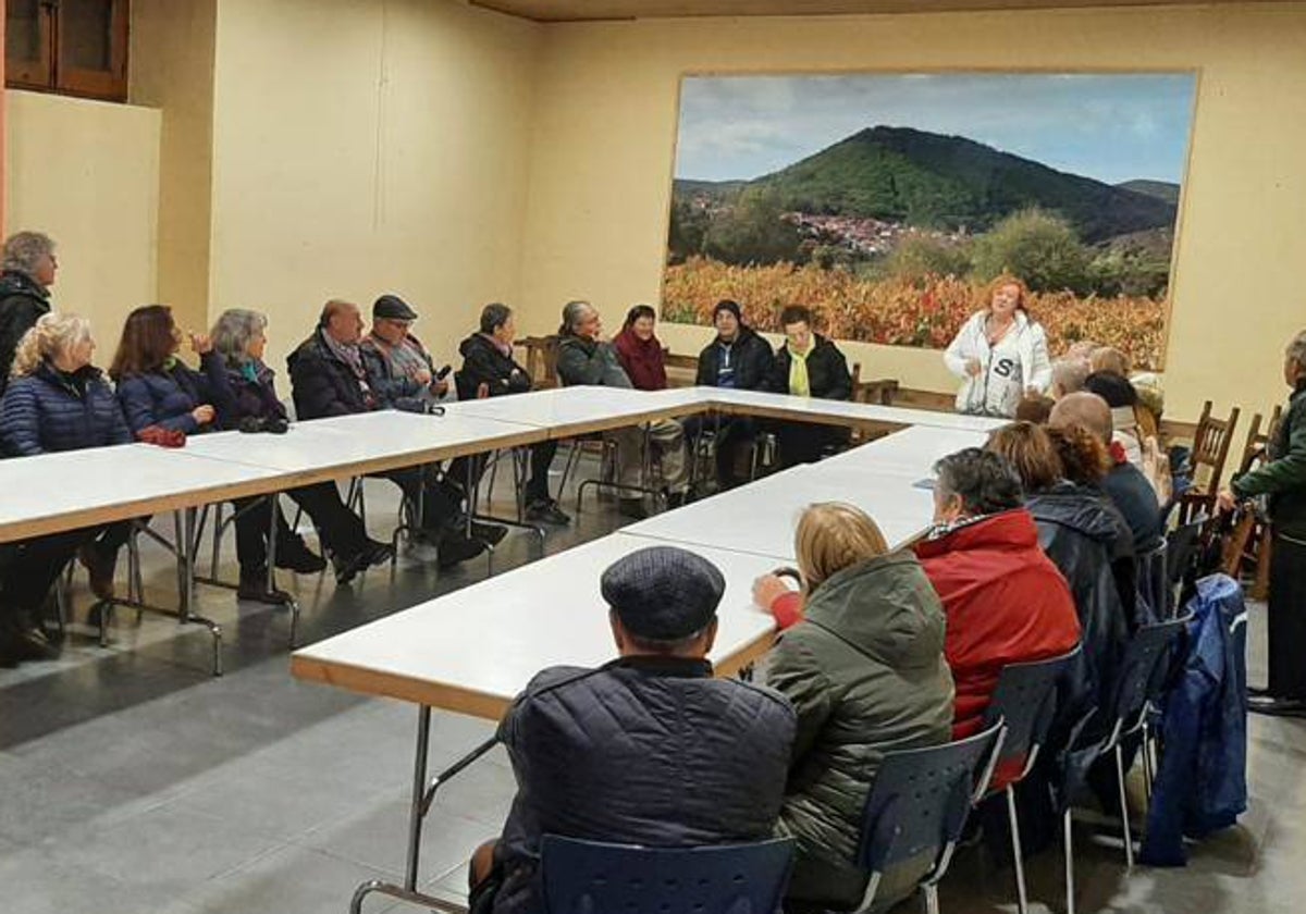 Salón del Ayuntamiento de San Esteban, donde fueron recibidos los visitantes.