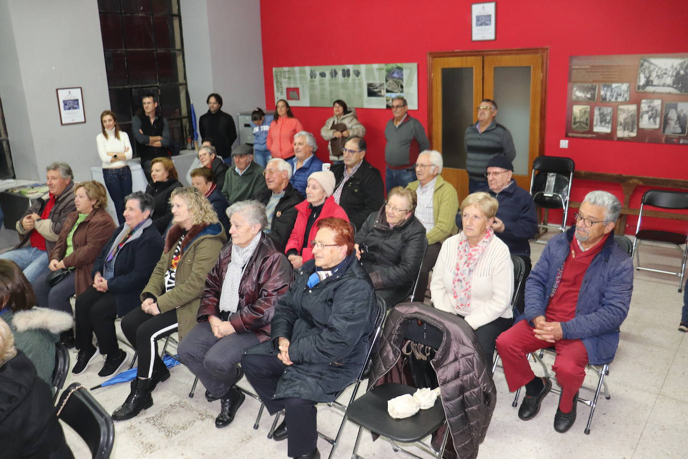 El sabor tradicional de las castañas asadas en Santibáñez de la Sierra