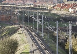 Un millón de euros de sobrecoste por el retraso en la electrificación de la línea férrea a Portugal