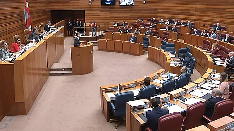 Acusan a Gallardo de hacer el gesto de «una felación» a dos procuradoras del PSOE