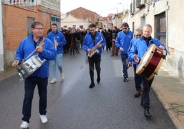 Tres himnos nacionales y jotas en Villaflores para San Martín