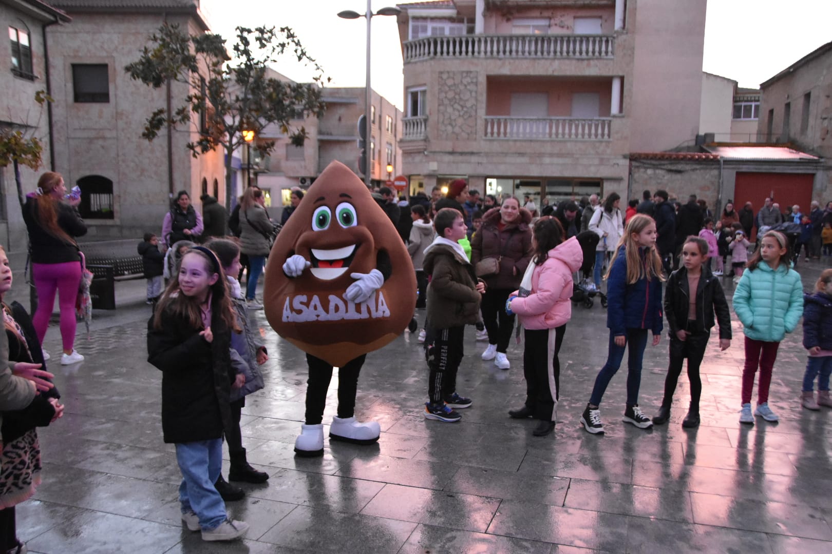 250 kilos de castañas en la gran fiesta otoñal de Villamayor