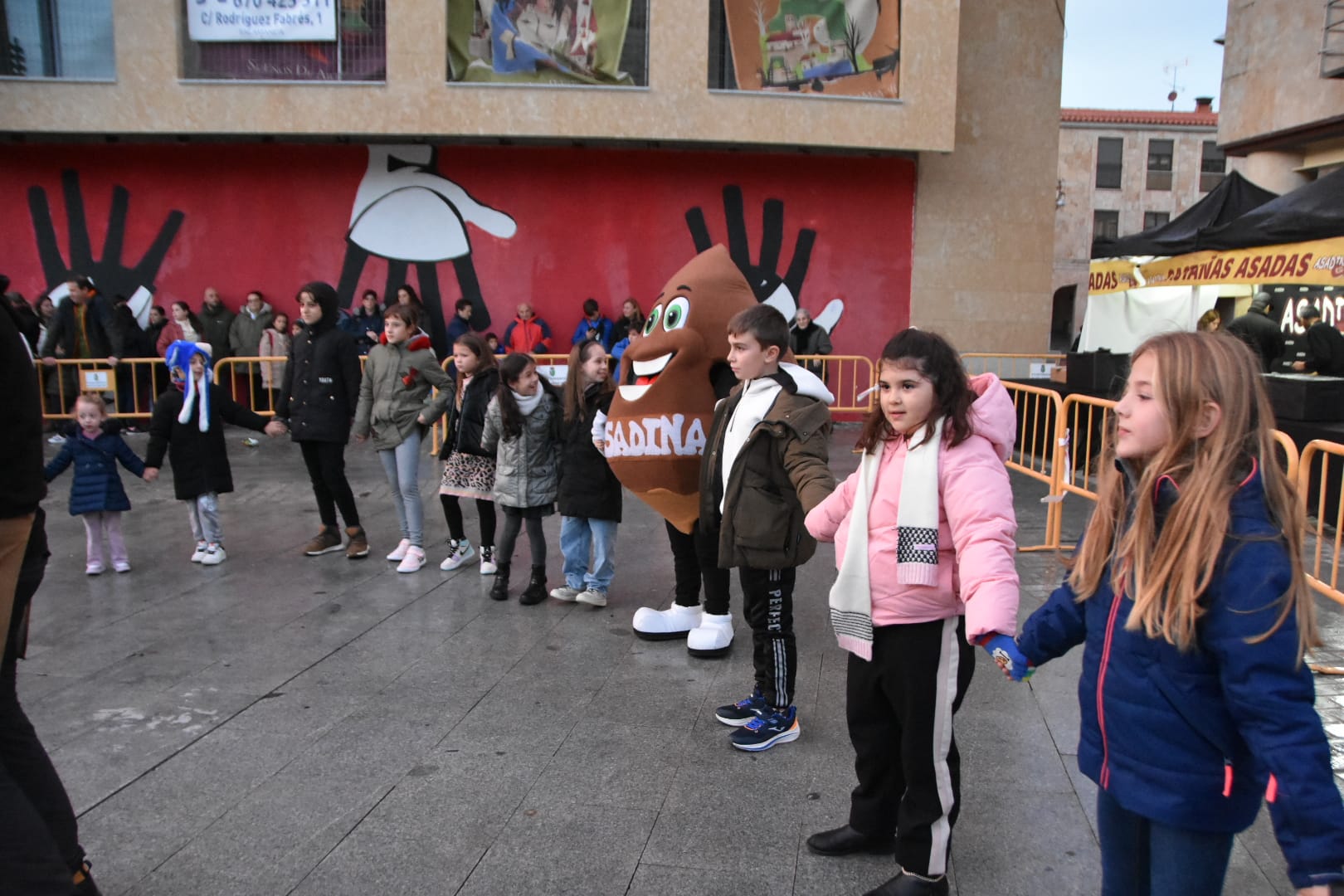 250 kilos de castañas en la gran fiesta otoñal de Villamayor