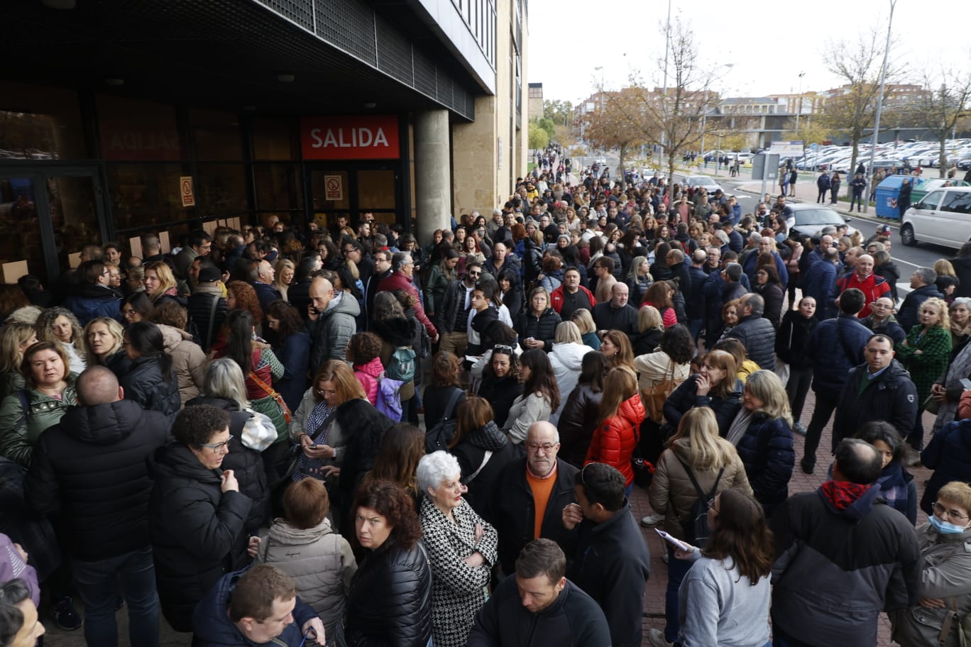 Nervios entre los 10.000 opositores a celador en Salamanca