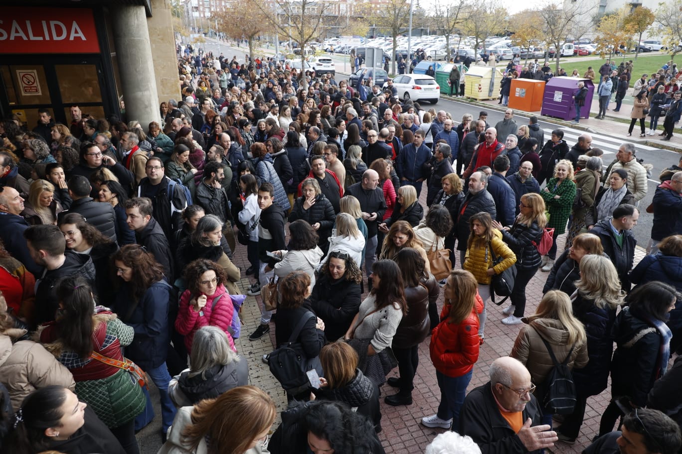 Nervios entre los 10.000 opositores a celador en Salamanca