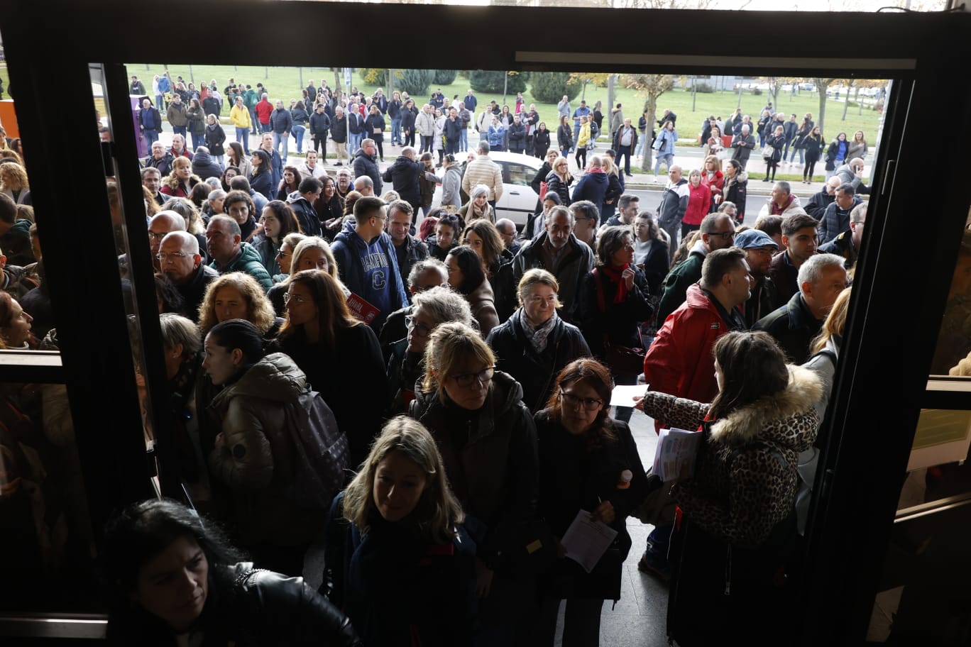 Nervios entre los 10.000 opositores a celador en Salamanca