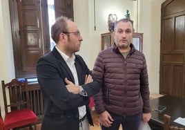 El alcalde, Marcos Iglesias, con el concejal delegado, Rubén Benito, en la Alcaldía.