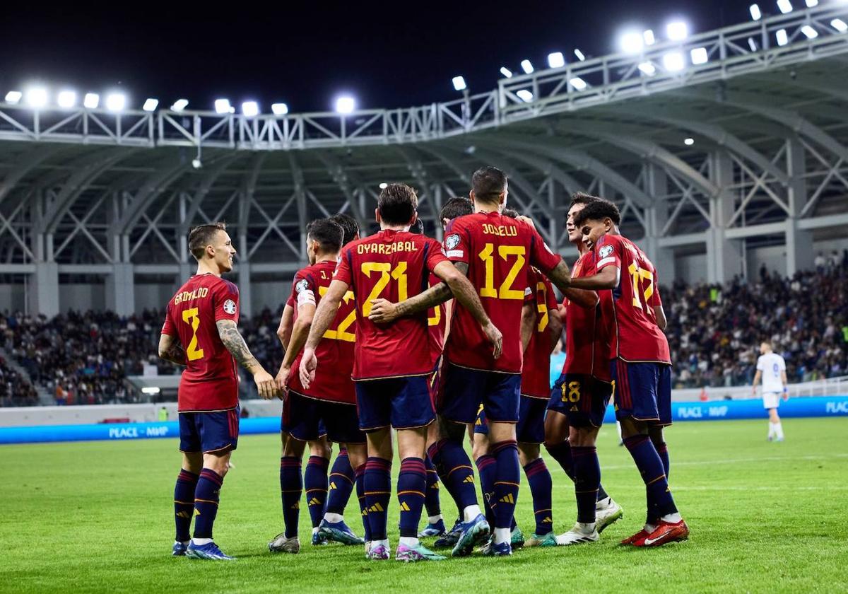 Los jugadores celebrando uno de los goles.