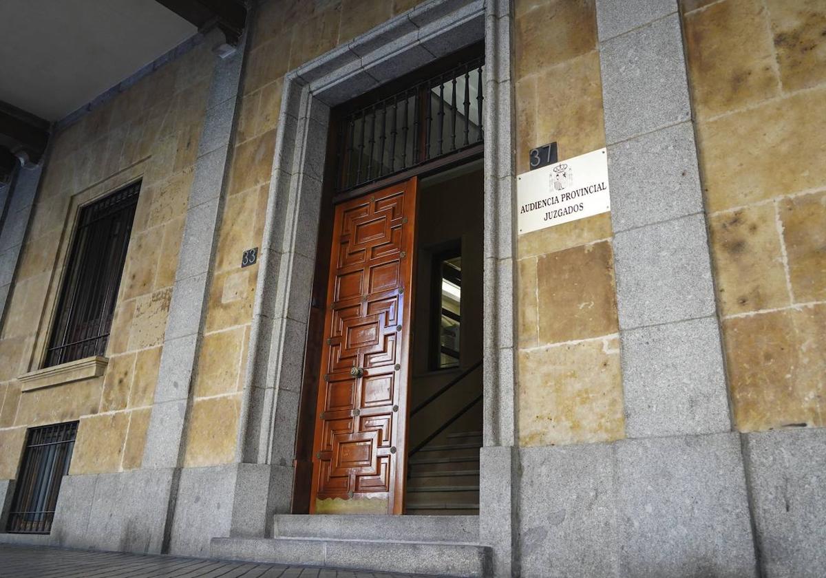 Two convicted of posing as their friends to request a loan of 8,500 euros in Salamanca