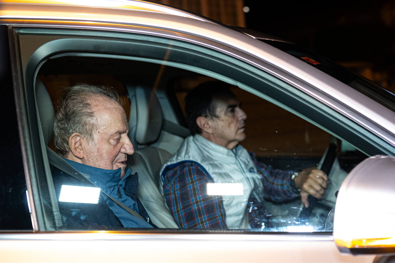 El Rey Juan Carlos, pillado en Vitoria antes de llegar a Sanxenxo