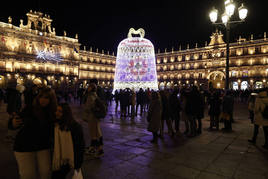 Iluminación navideña en la Plaza Mayor en diciembre de 2022.