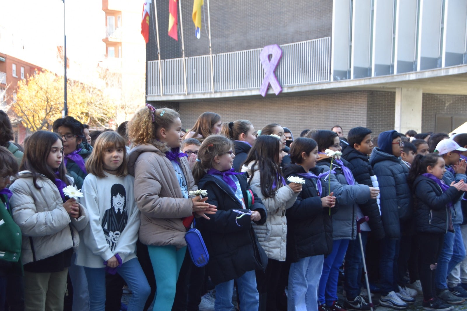 Los niños de Santa Marta se manifiestan contra la Violencia de Género