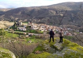 Imagen de la villa de Montemayor y su entorno natural un 24 de diciembre desde la Peña Almirez.