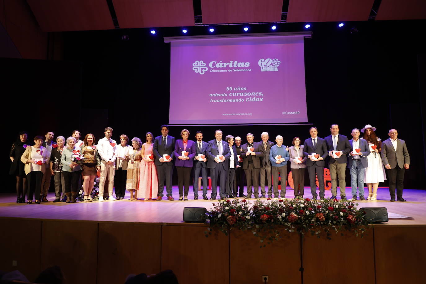 Abrazo multitudinario a Cáritas por sus 60 años