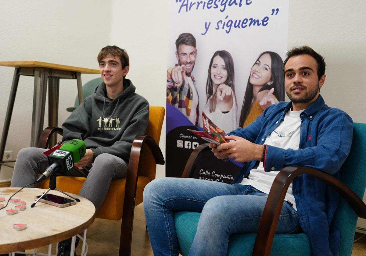 Javier Delgado y Daniel del Castillo, portavoces de la campaña solidaria durante la presentación.