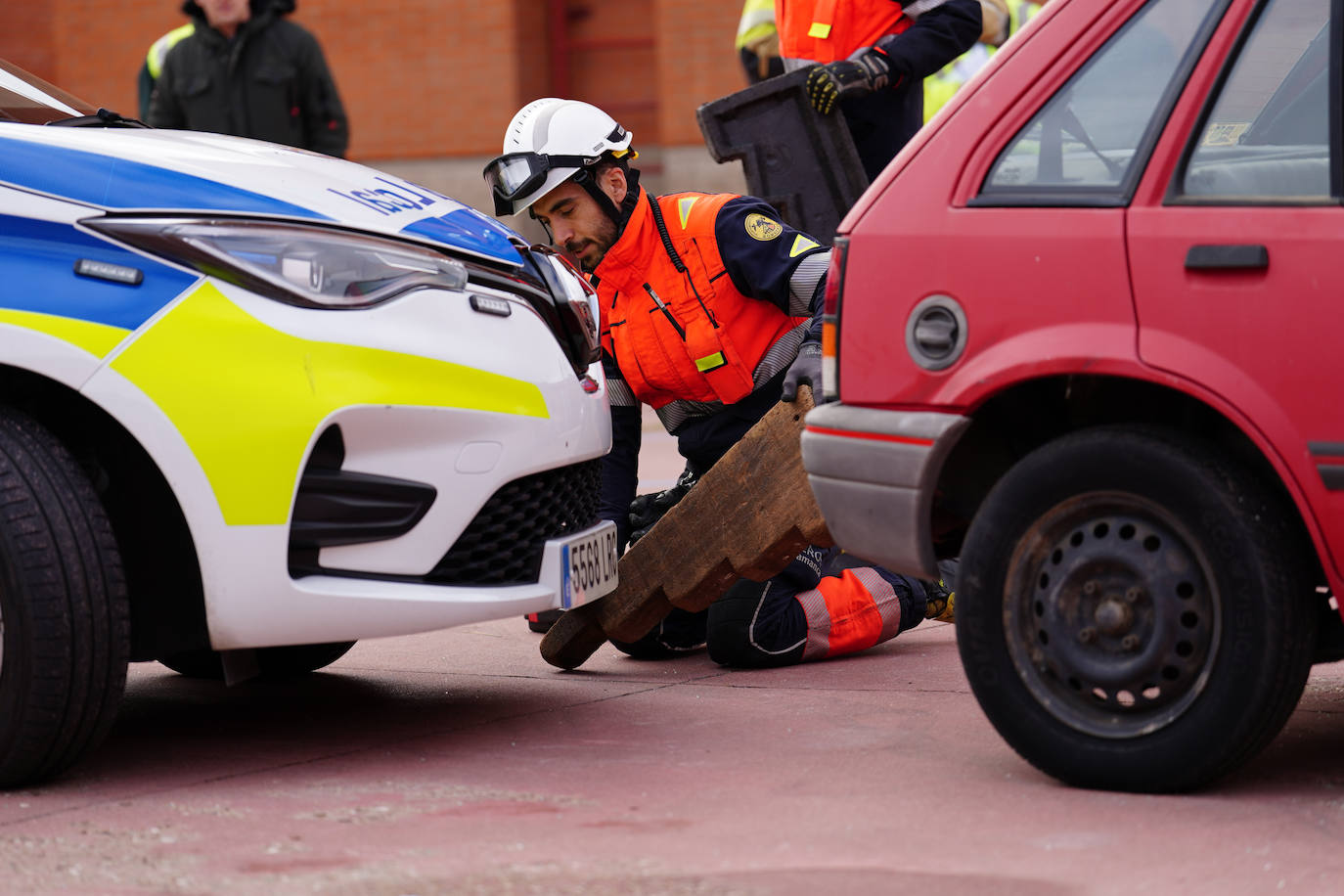 Cómo actuar ante un accidente en el que hay un coche eléctrico involucrado