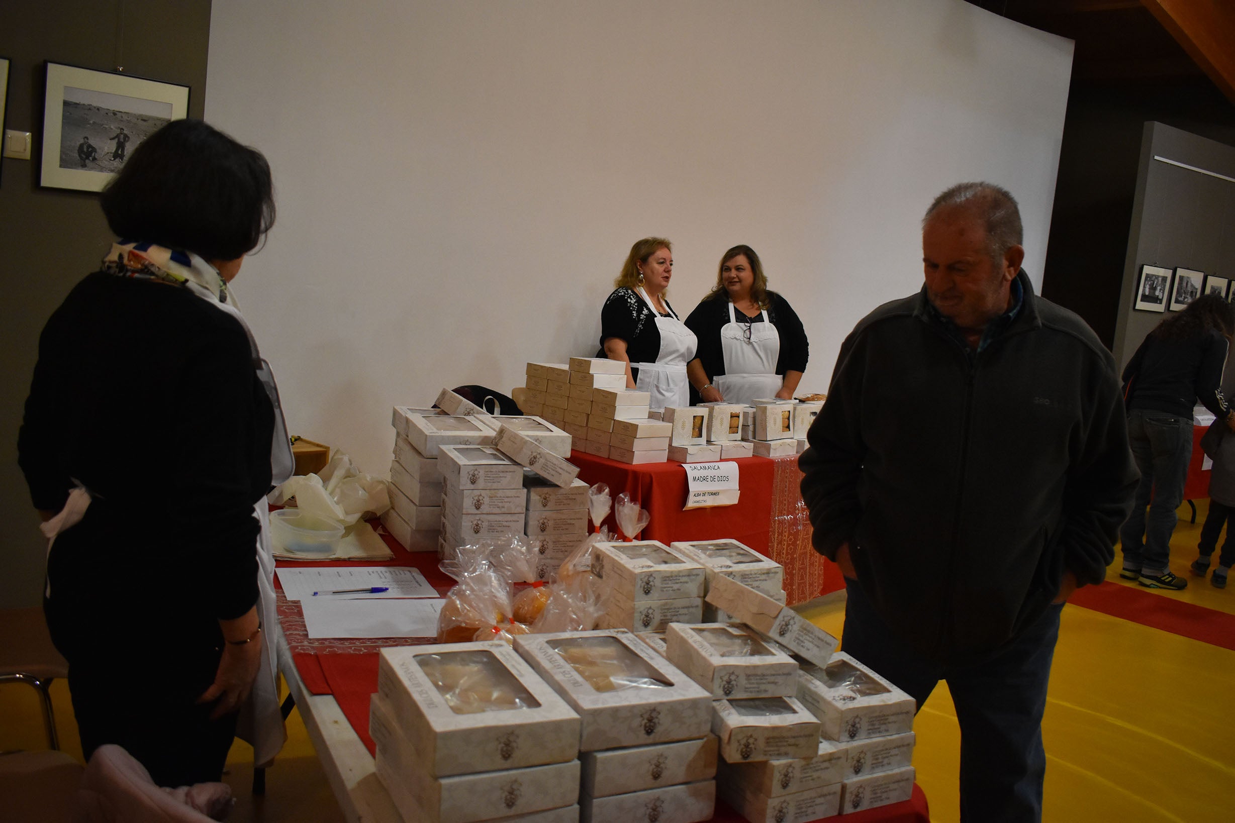 Los dulces conventuales triunfan en la XII Feria de los Dulces de las Monjas de Morille